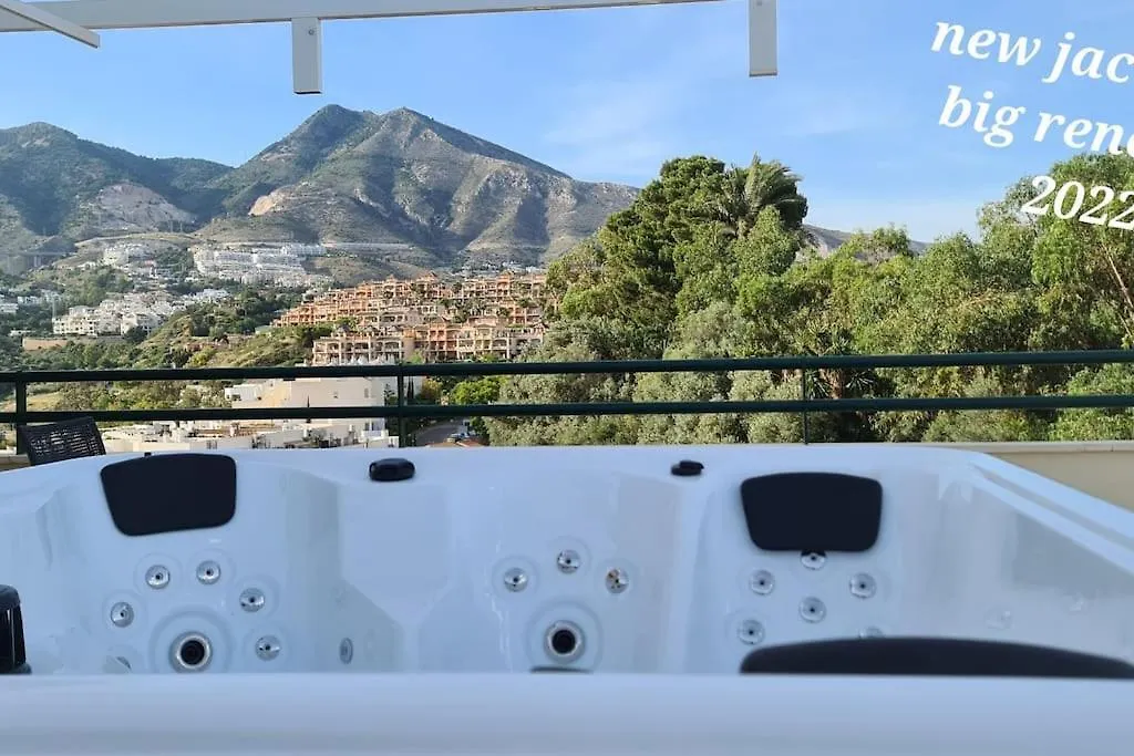 Luxury Penthouse With Sea&Mountain Views & Hot Tub - Tranquility & Rest Lägenhet Benalmádena 0*,  Spanien