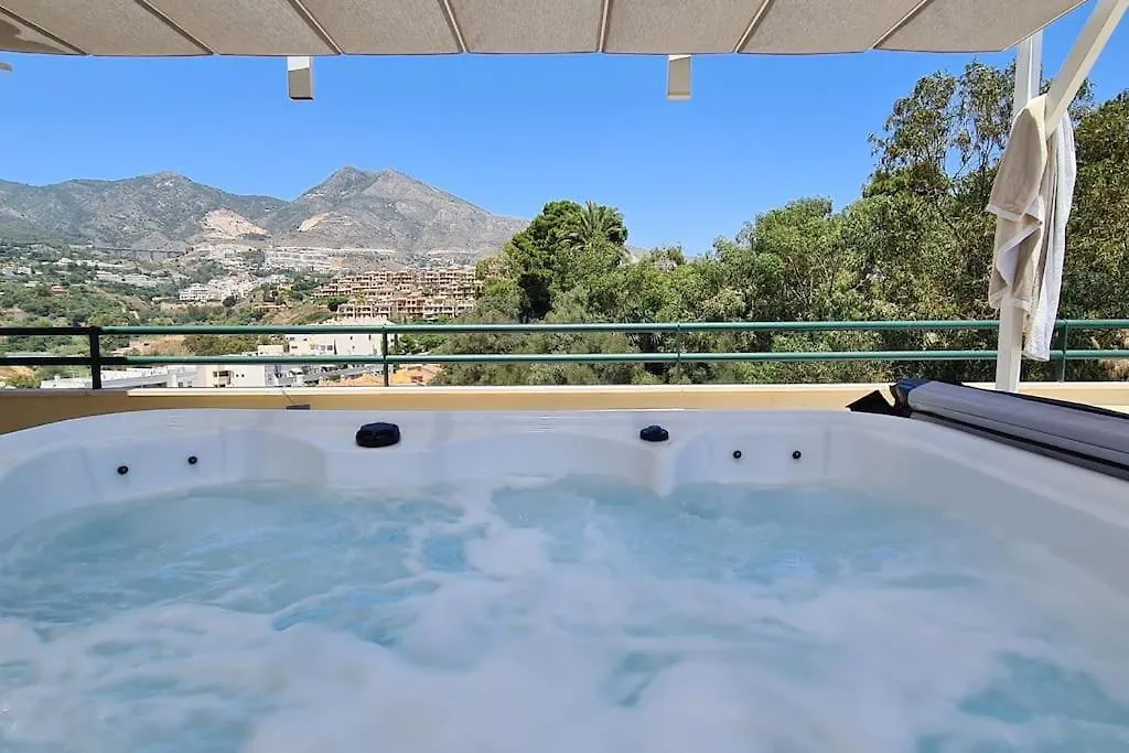 Апартаменты Luxury Penthouse With Sea&Mountain Views & Hot Tub - Tranquility & Rest Бенальмадена